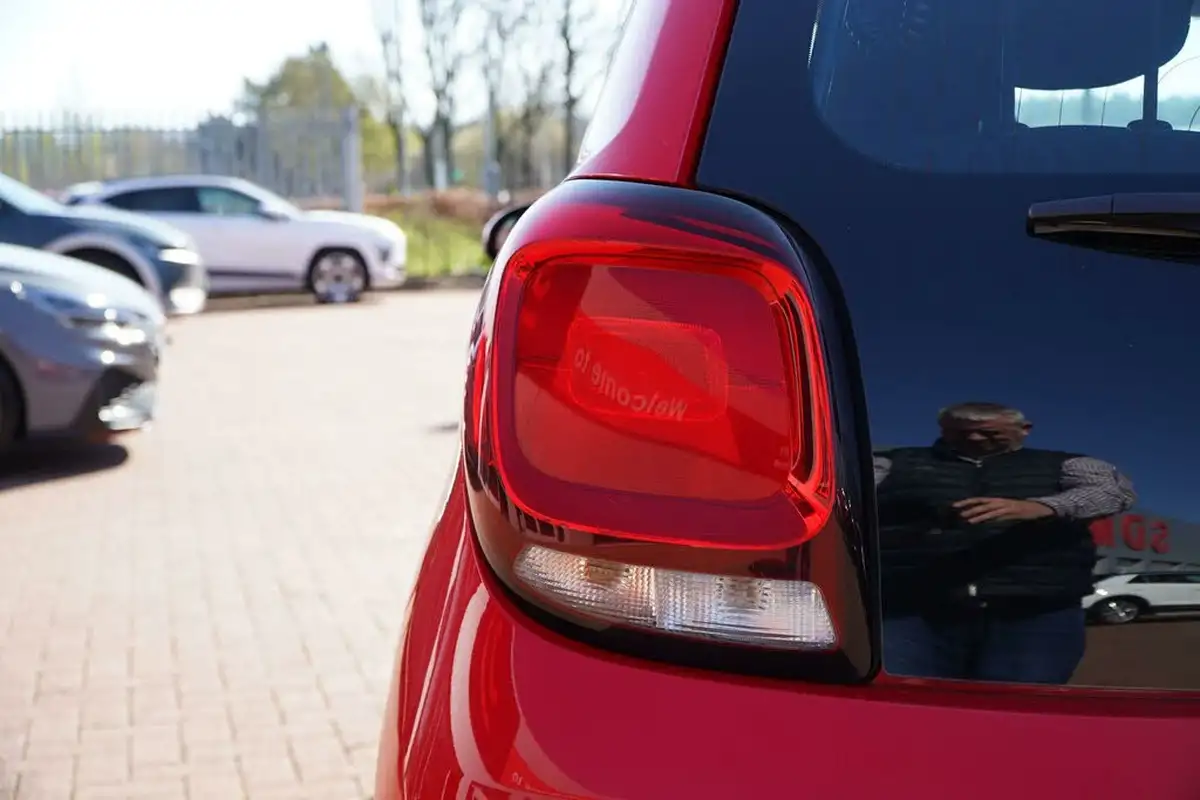 2015-citroen-c1-12-puretech-feel-5d-big-46