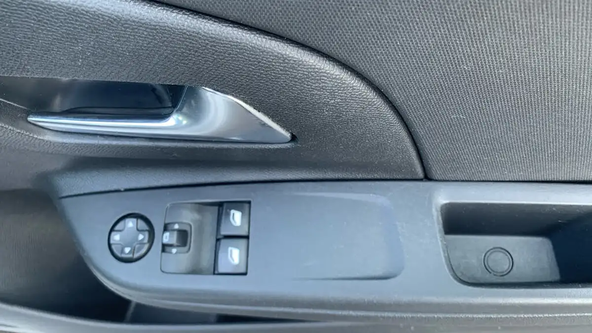 2020-vauxhall-corsa-12i-se-premium-big-21