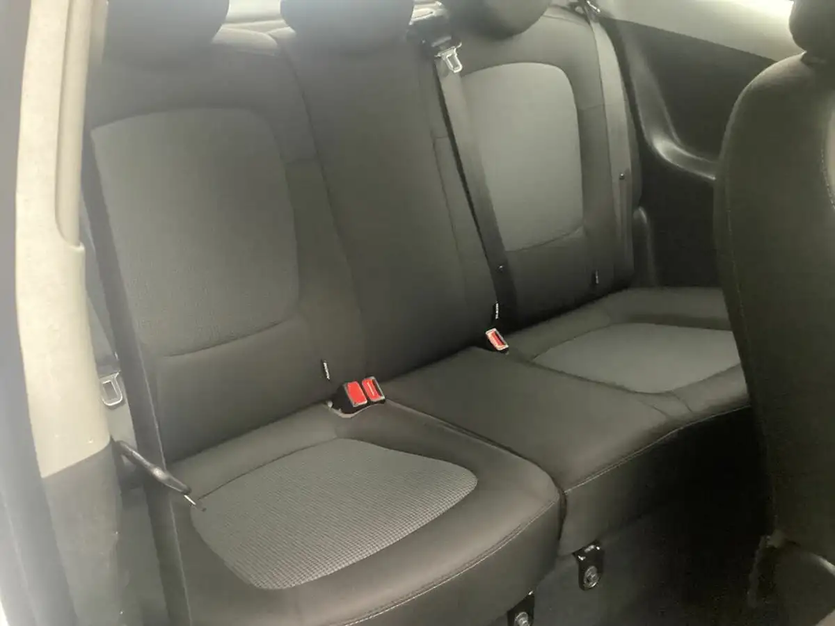 2014-hyundai-i20-12-active-3d-big-11