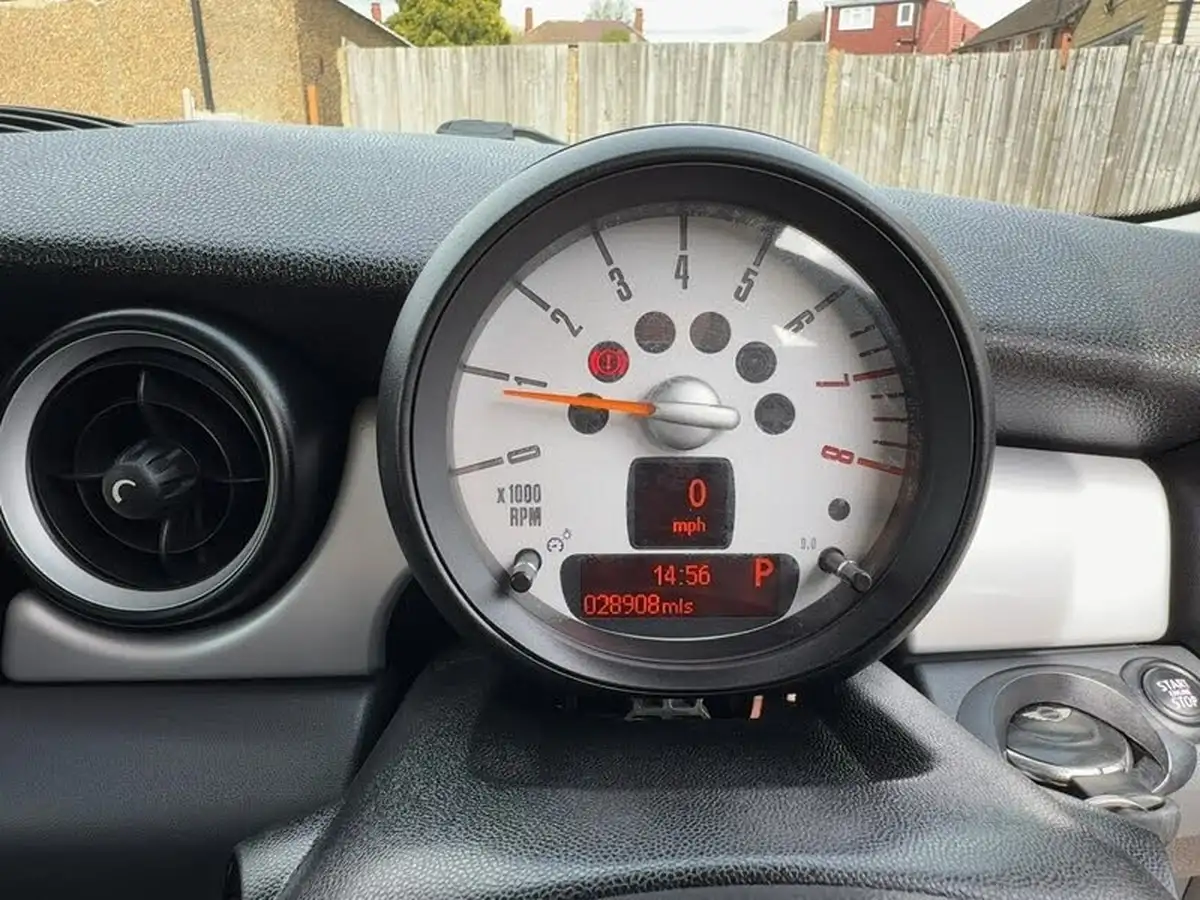 2012-mini-clubman-16-one-auto-big-48