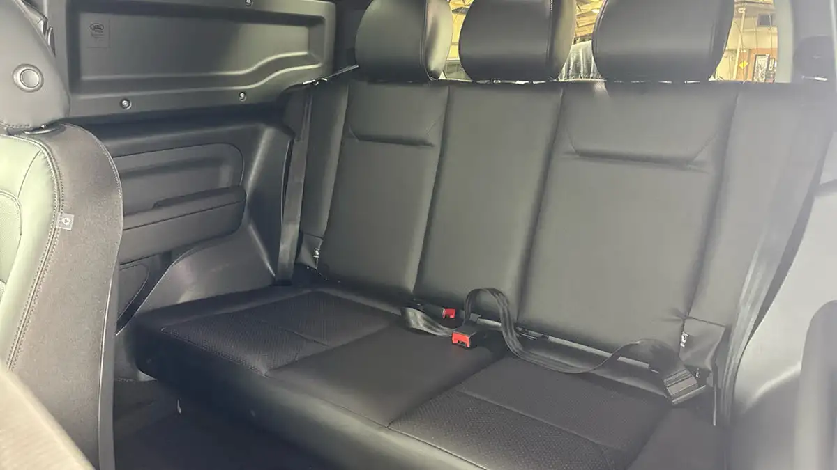 2025-land-rover-90-defender-30-d250-hard-top-s-90-big-13