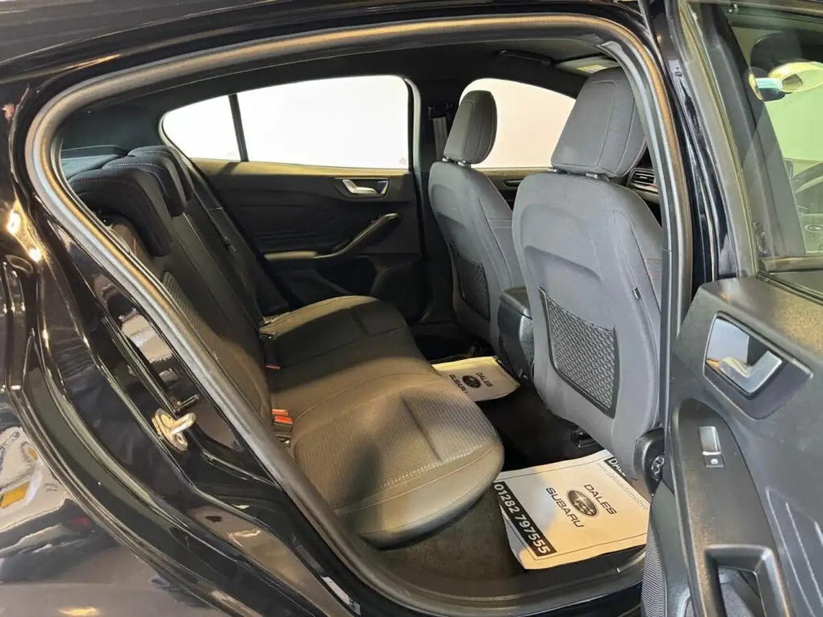 2019-ford-focus-15t-st-line-hatchback-big-30