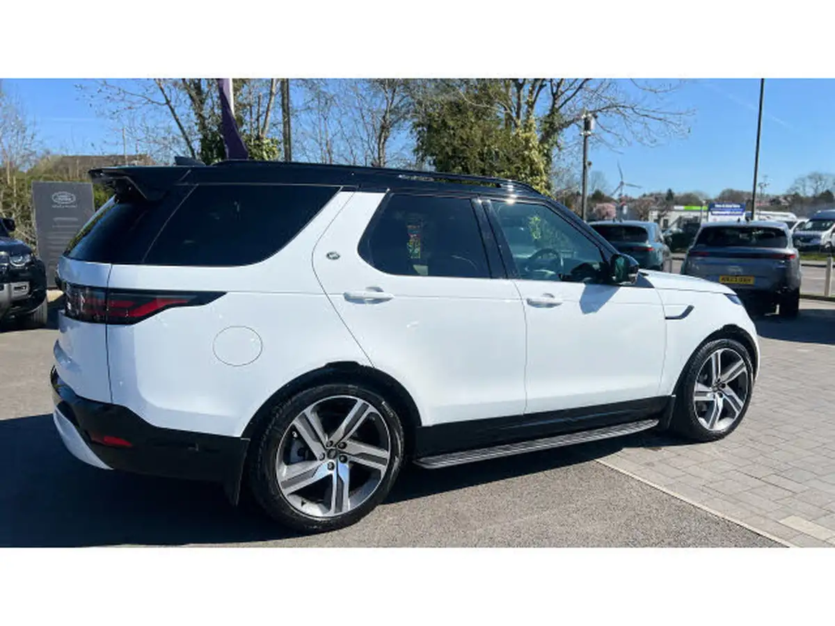 2023-land-rover-discovery-30-d300-dynamic-hse-big-27