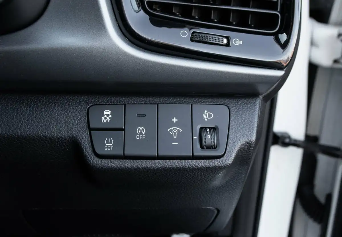 2021-kia-rio-10-t-gdi-2-dct-big-15