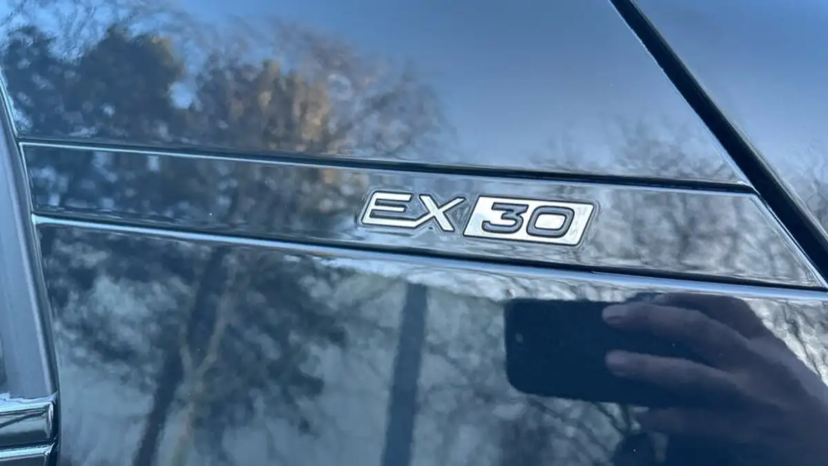 2024-volvo-ex30-e-single-motor-plus-extended-range-big-25