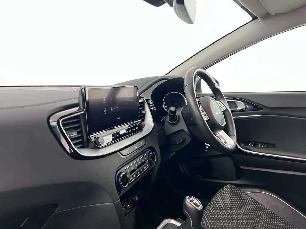 2022-kia-ceed-15-t-gdi-3-hatchback-big-12