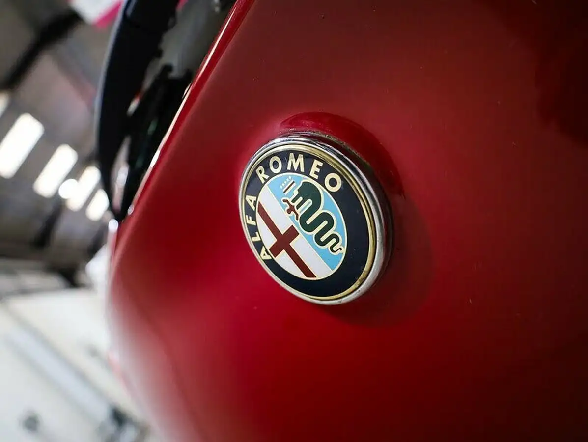 2011-alfa-romeo-mito-14-veloce-tb-multiair-135bhp-big-11