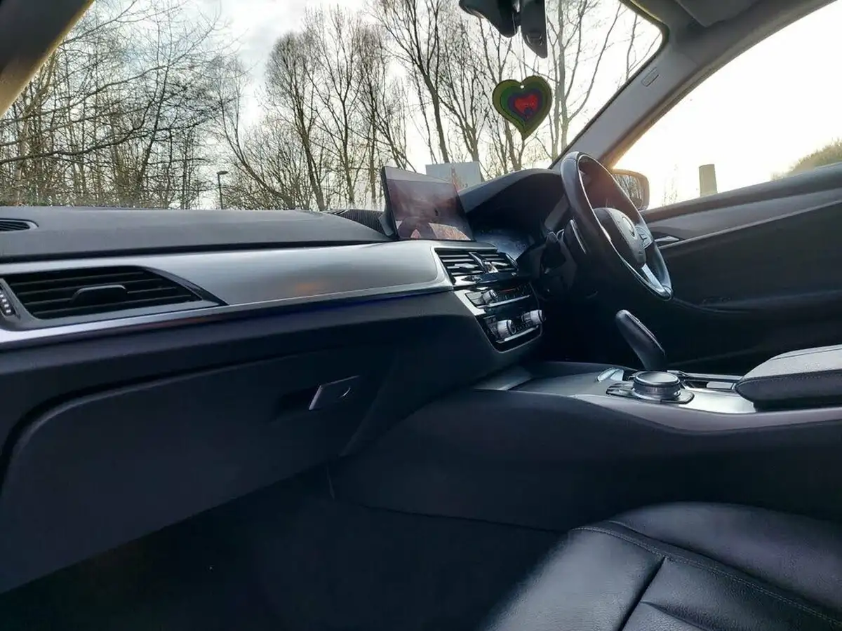 2019-bmw-5-series-20-530e-se-auto-big-23