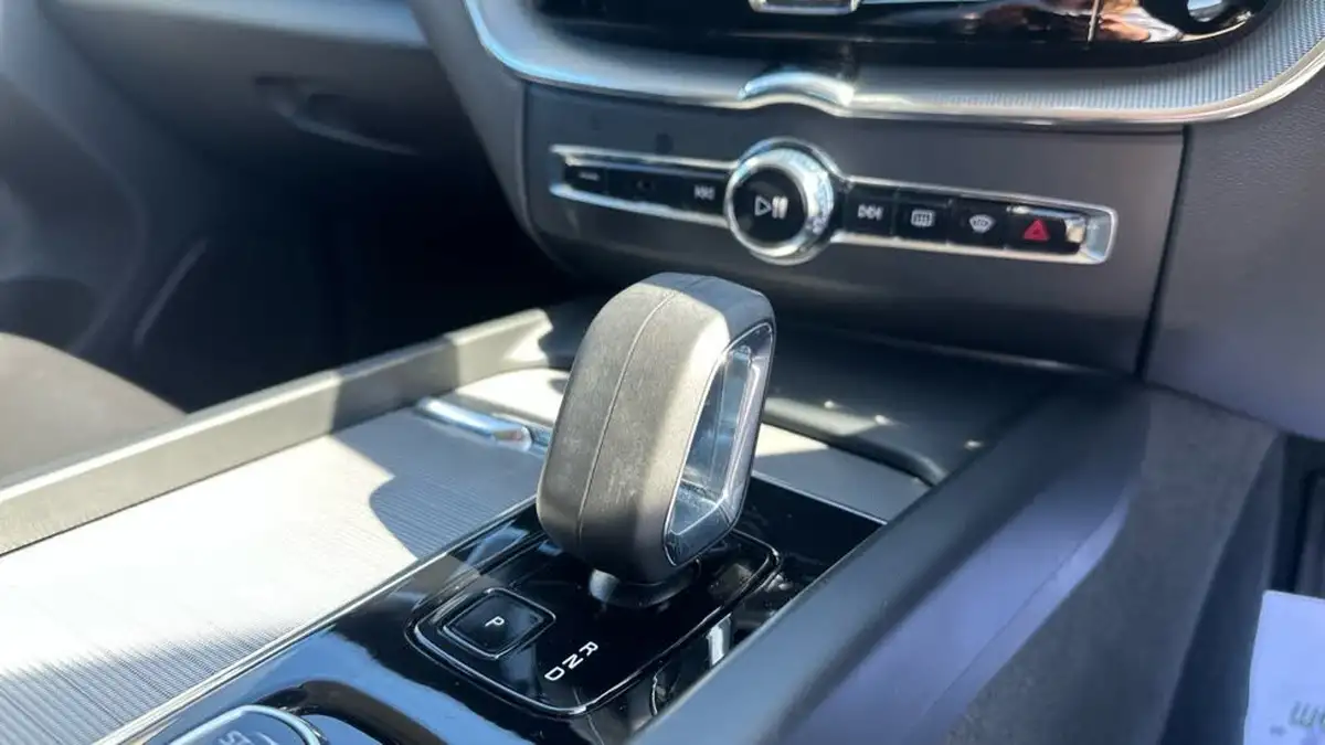 2024-volvo-xc60-20td-b4-plus-big-13
