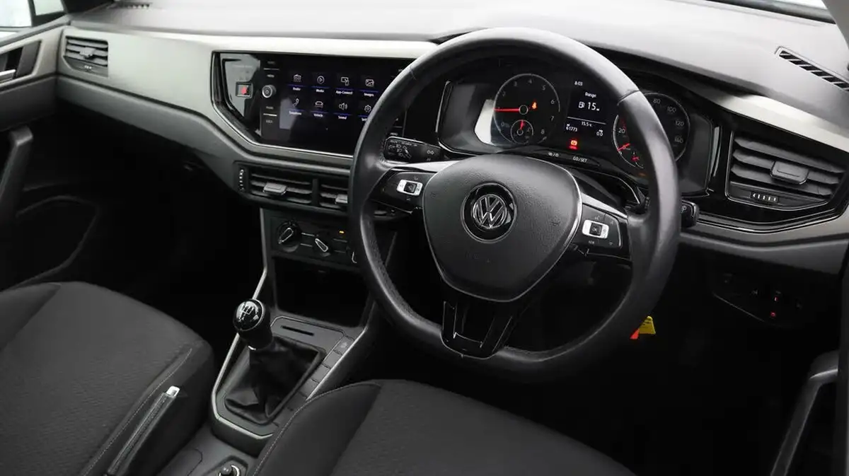2018-volkswagen-polo-10-tsi-se-big-8