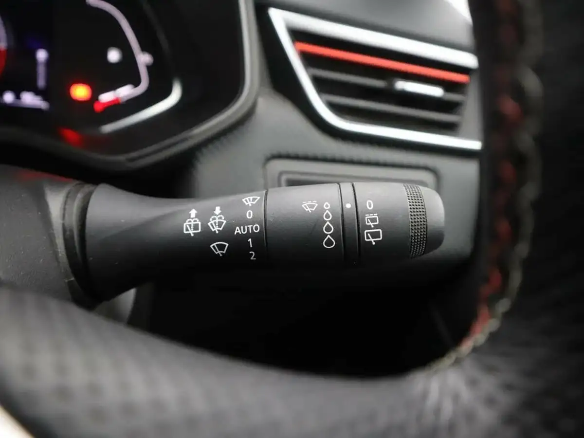 2022-renault-clio-16-rs-line-140ps-rs-line-e-tech-hybrid-big-18