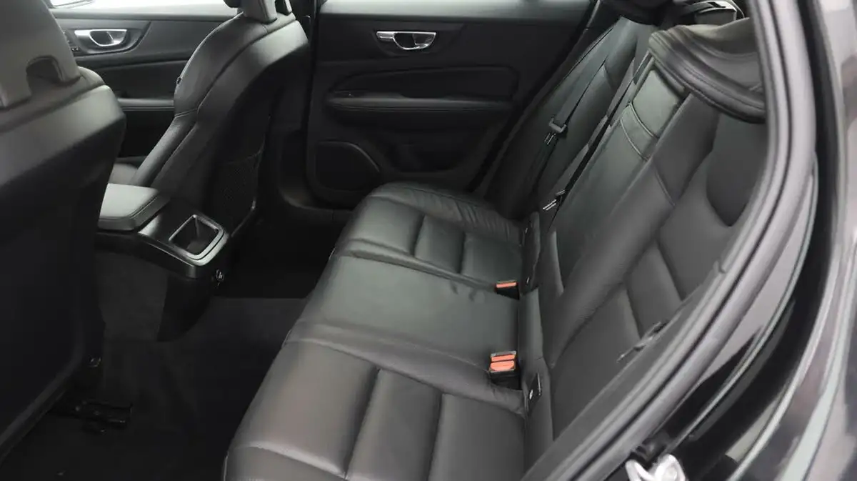 2019-volvo-v60-20td-d3-momentum-plus-geartronic-big-15