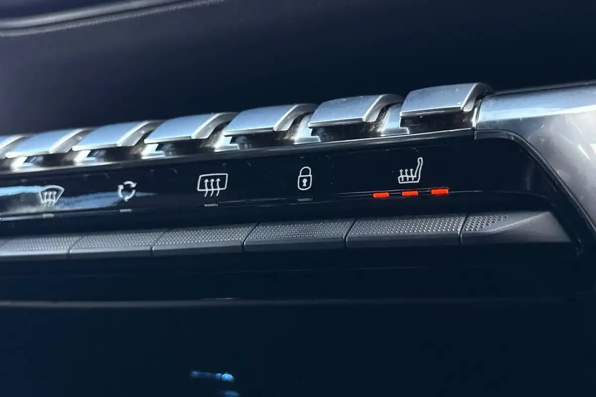 2020-peugeot-3008-suv-16-puretech-gt-300bhp-4x4-hybrid4-e-eat8-big-38