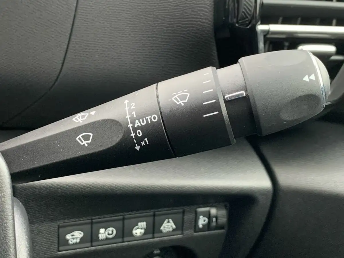 2021-citroen-c4-e-shine-big-26