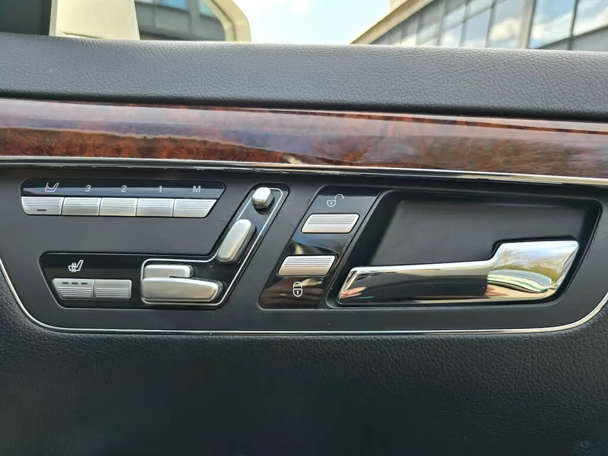 2011-mercedes-benz-s-class-55-s500-big-43