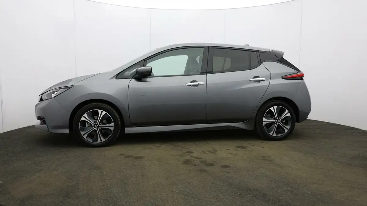 2021-nissan-leaf-e-tekna-big-25