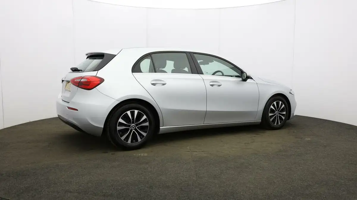 2020-mercedes-benz-a-class-13-a180-se-big-48