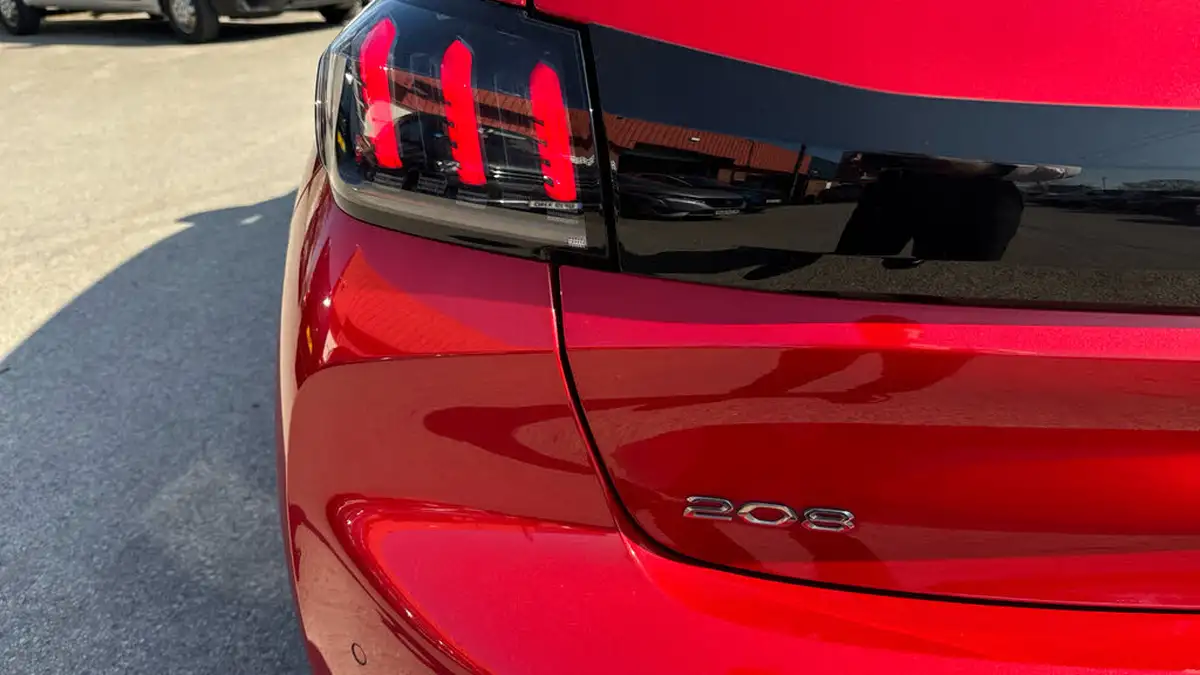 2022-peugeot-208-12-puretech-gt-100ps-big-43
