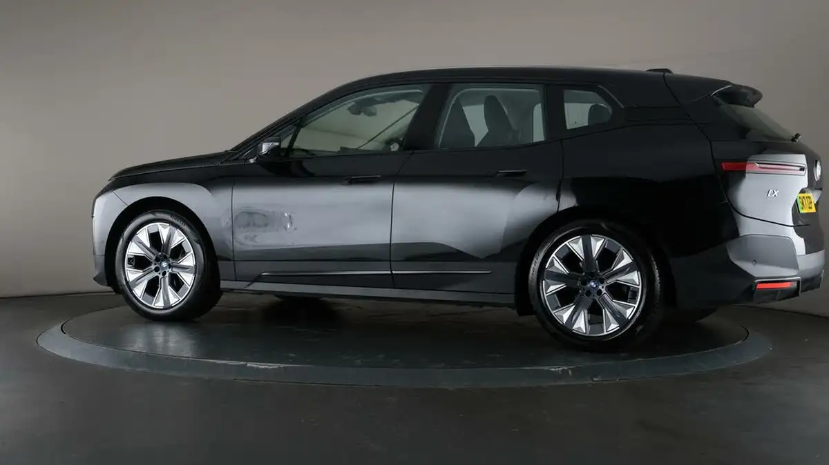 2022-bmw-ix-e-xdrive-40-sport-big-70