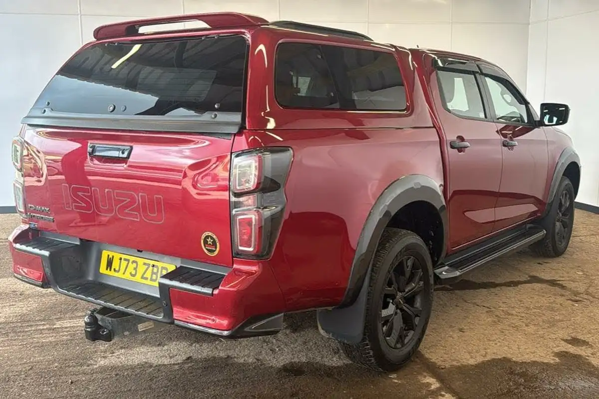 2023-isuzu-d-max-19td-v-cross-steel-edition-auto-big-1