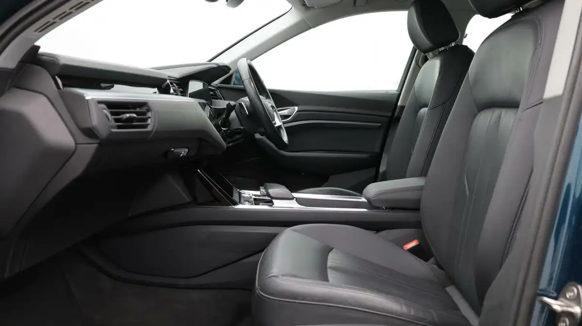 2021-audi-e-tron-50e-technik-station-wagon-big-14