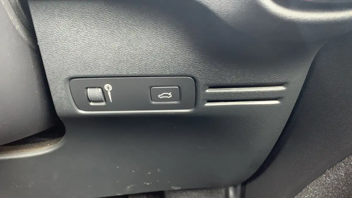 2021-volvo-xc40-15-t3-momentum-161bhp-big-33