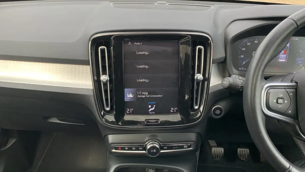 2021-volvo-xc40-15-t3-momentum-161bhp-big-9