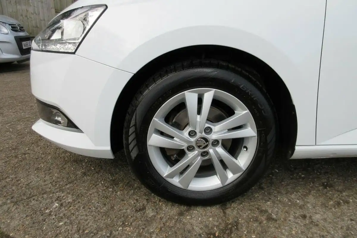 2020-skoda-fabia-10-mpi-se-60ps-hatchback-big-8