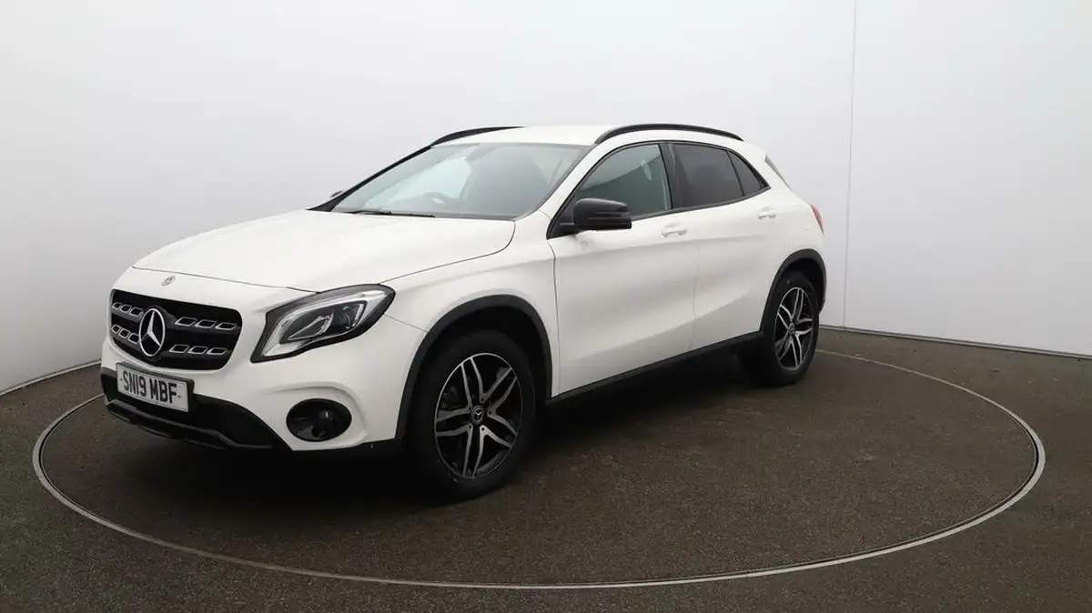 2019-mercedes-benz-gla-class-16-gla-180-urban-edition-ss-7g-dct-big-3