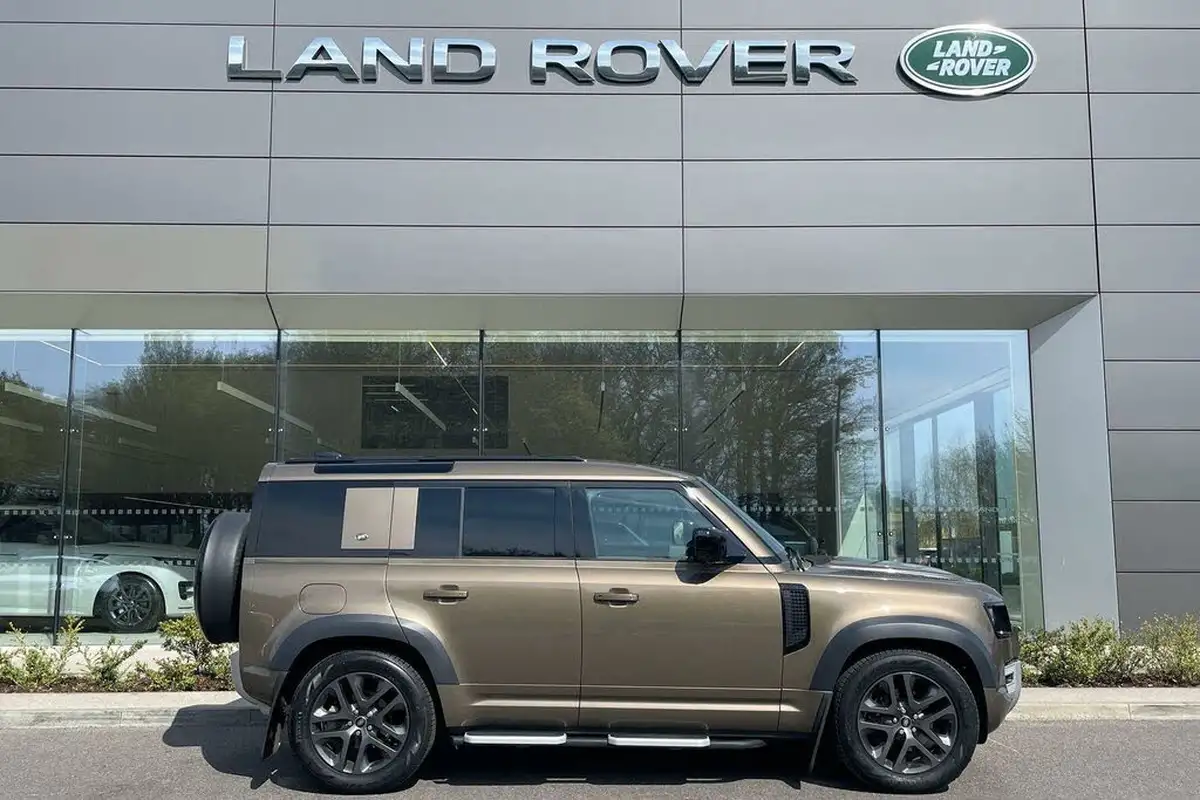 2022-land-rover-110-defender-30-d250-xs-edition-big-1