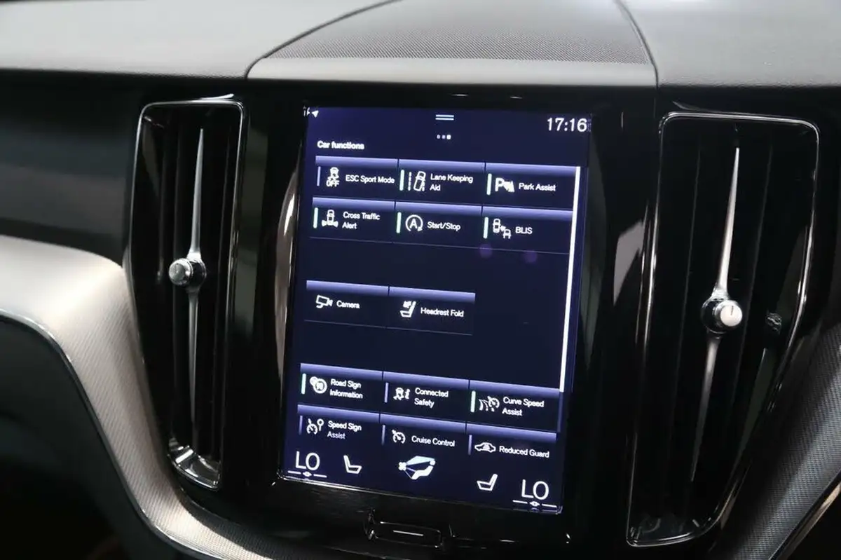 2021-volvo-xc60-20td-b4-r-design-awd-big-42