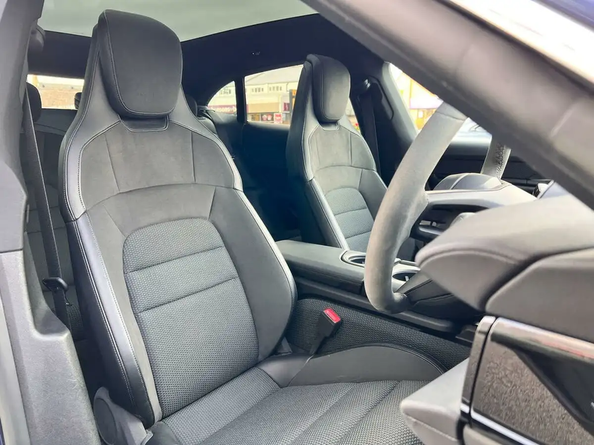 2022-porsche-taycan-e-4s-cross-turismo-big-12