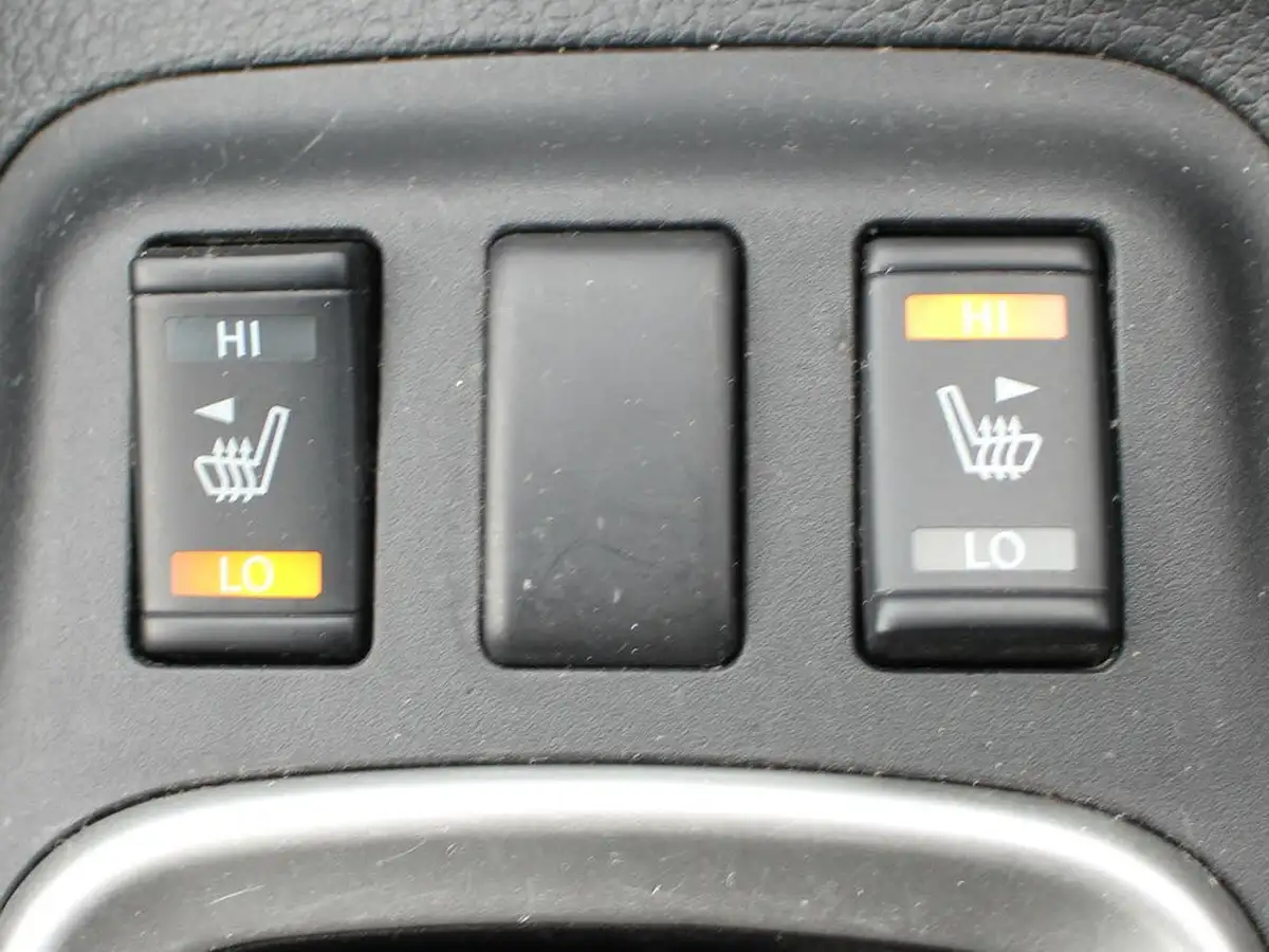 2021-nissan-navara-23dci-tt-tekna-8-navileather-auto-big-26