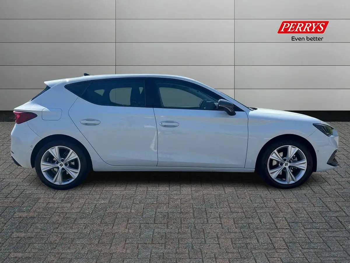 2024-seat-leon-15-etsi-fr-150ps-hatchback-big-2