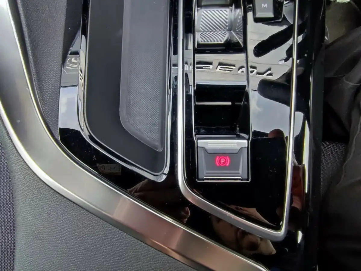 2024-peugeot-3008-suv-12-puretech-gt-130bhp-ss-eat8-big-25