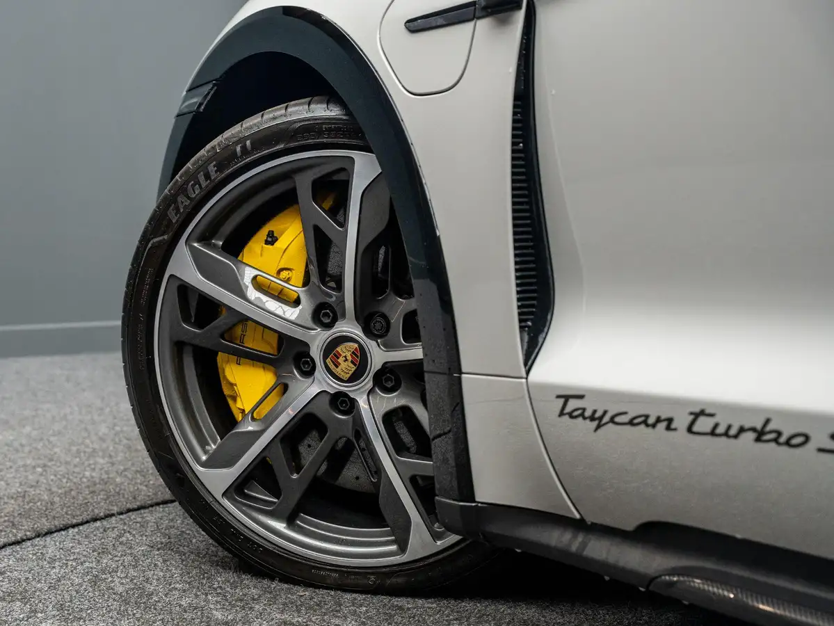 2023-porsche-taycan-e-turbo-s-cross-turismo-big-8