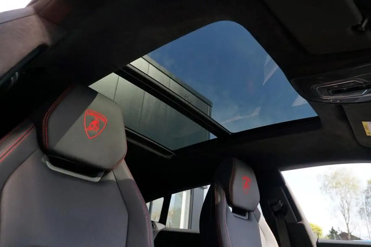 2024-lamborghini-urus-40-no-trim-big-17