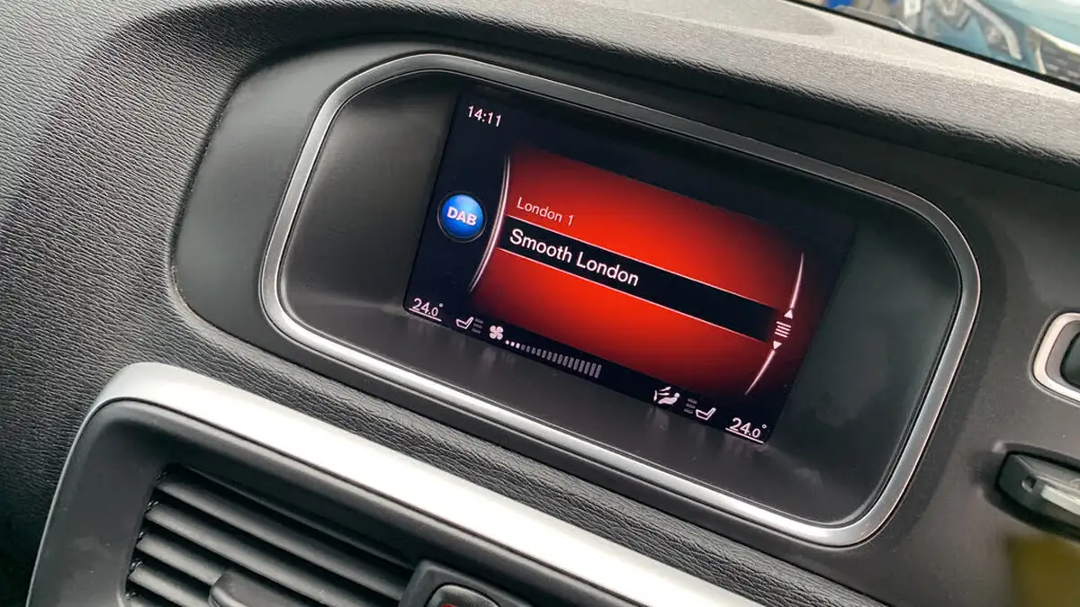 2019-volvo-v40-15-t2-inscription-big-28