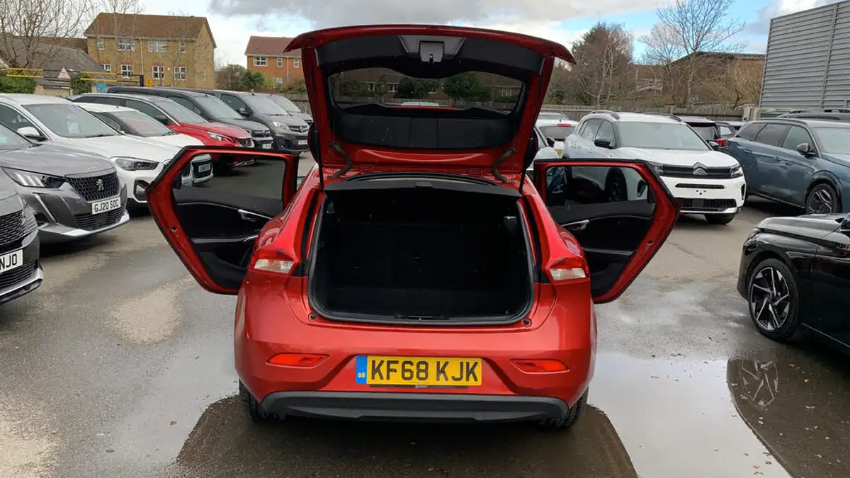 2019-volvo-v40-15-t2-inscription-big-56