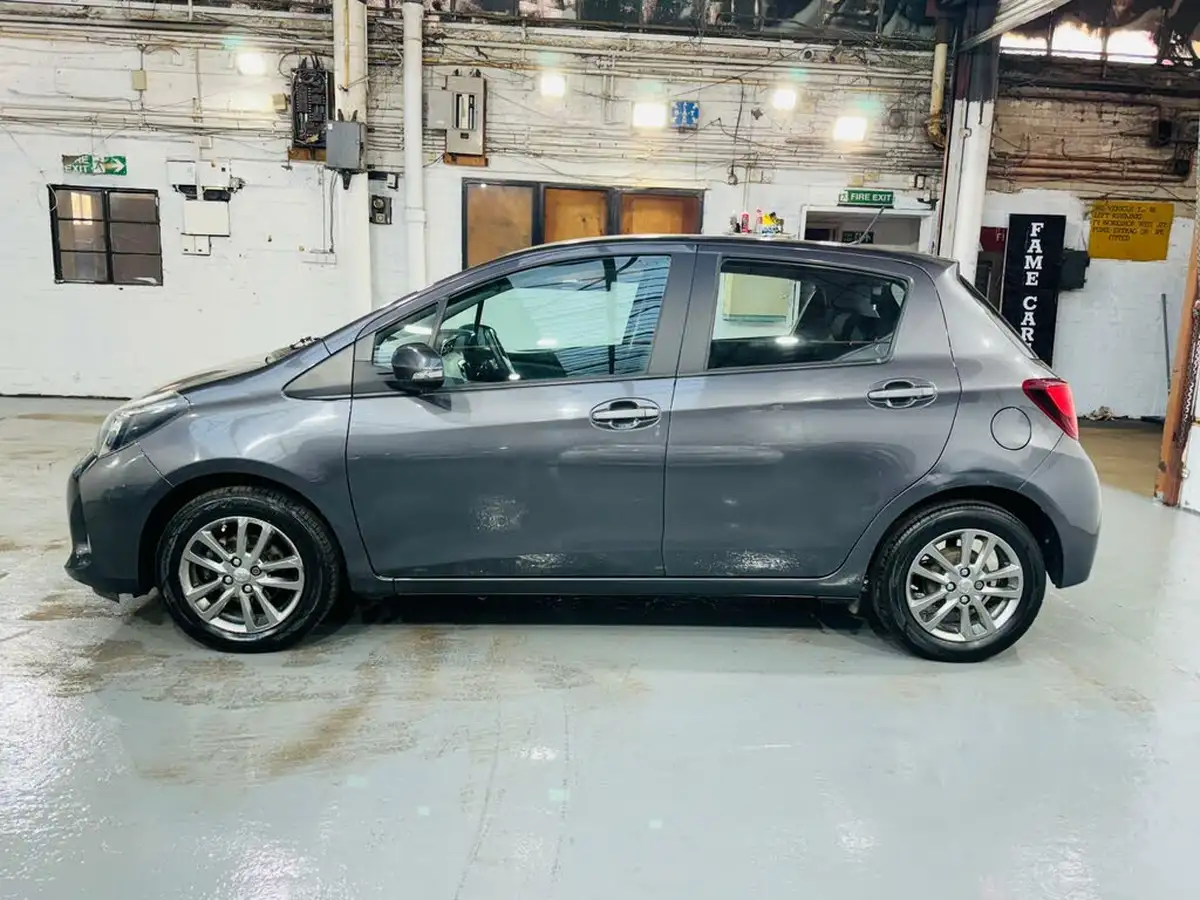 2015-toyota-yaris-133-icon-vvt-i-5d-big-7