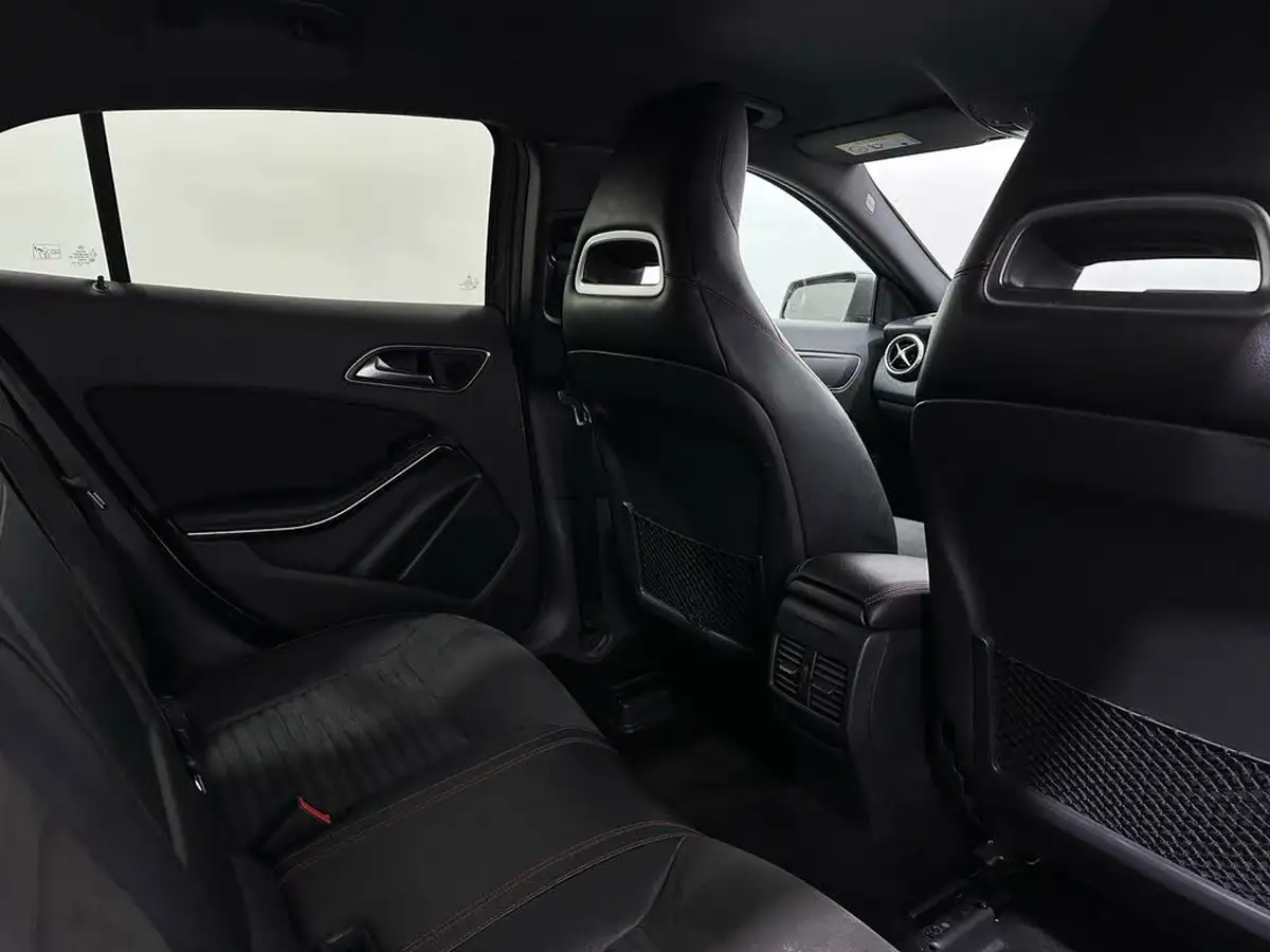 2015-mercedes-benz-gla-class-21d-gla-200d-amg-line-ss-big-38