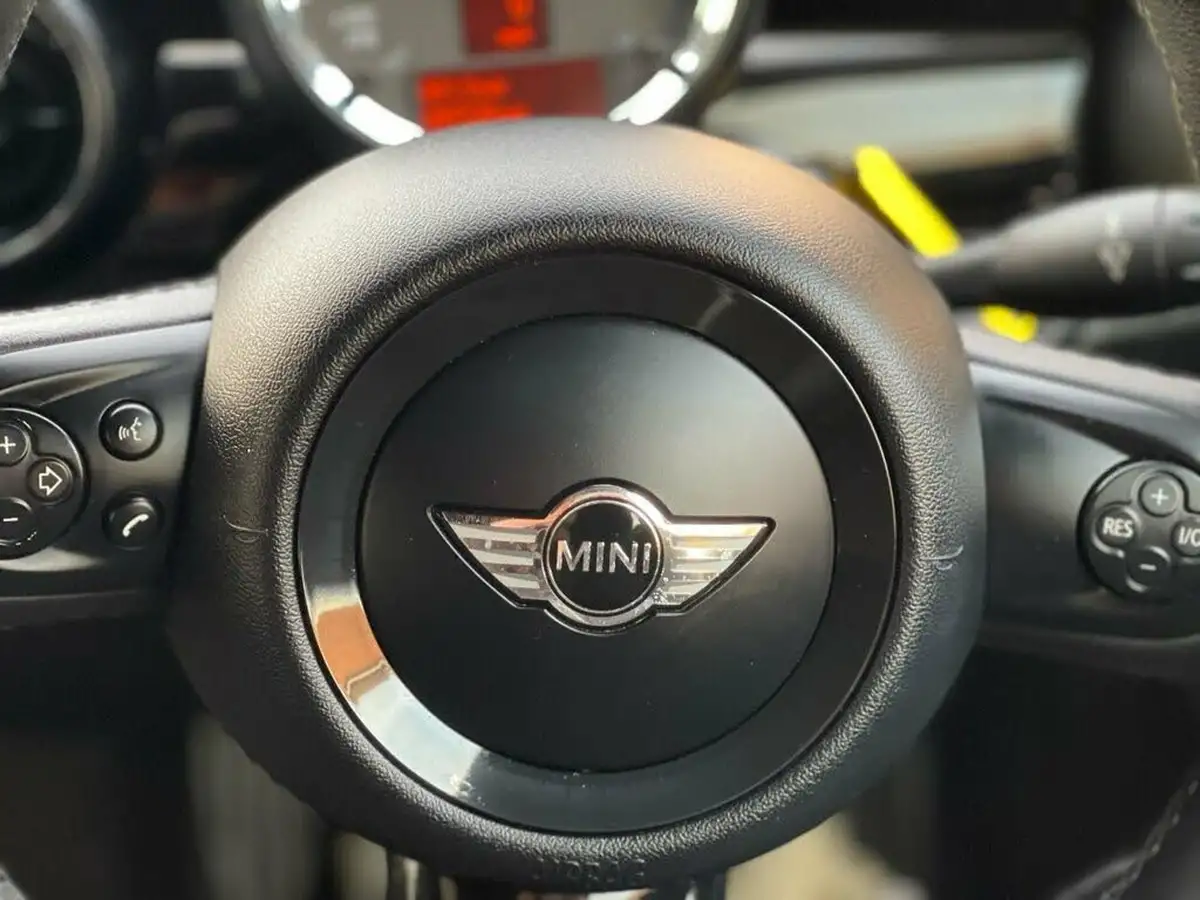 2012-mini-cooper-16-john-cooper-works-chili-coupe-3d-big-13