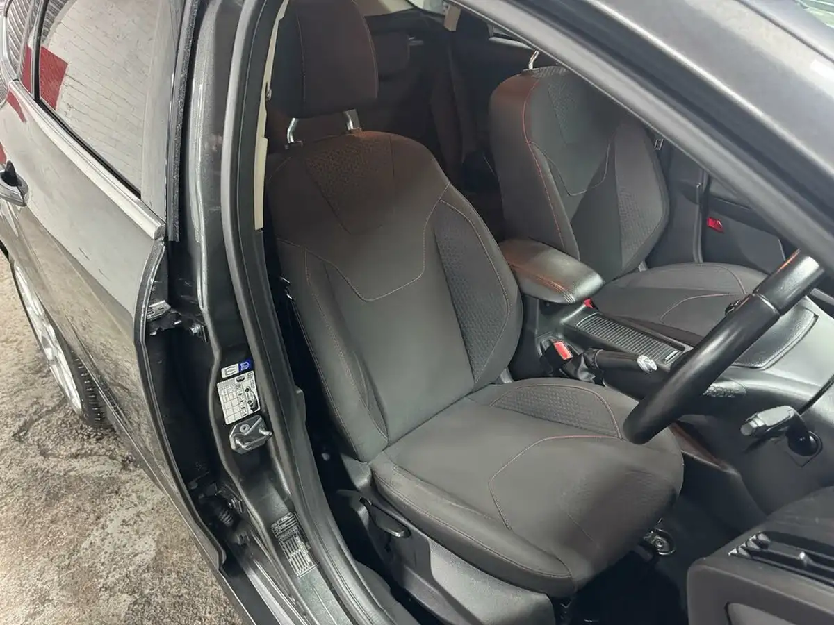 2015-ford-focus-16tdci-zetec-s-hatchback-big-45