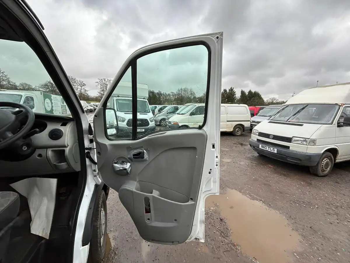 2008-renault-trucks-master-25td-12035-l3-cab-big-13