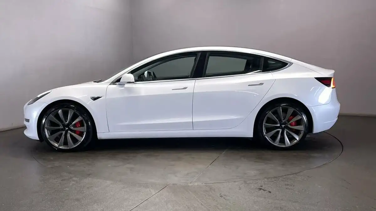 2020-tesla-model-3-e-performance-big-4