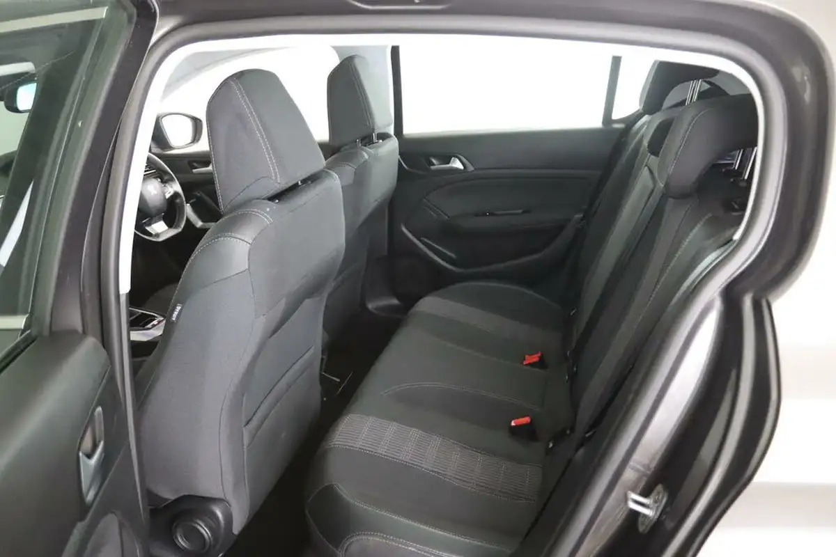 2019-peugeot-308-12-puretech-allure-130bhp-big-9