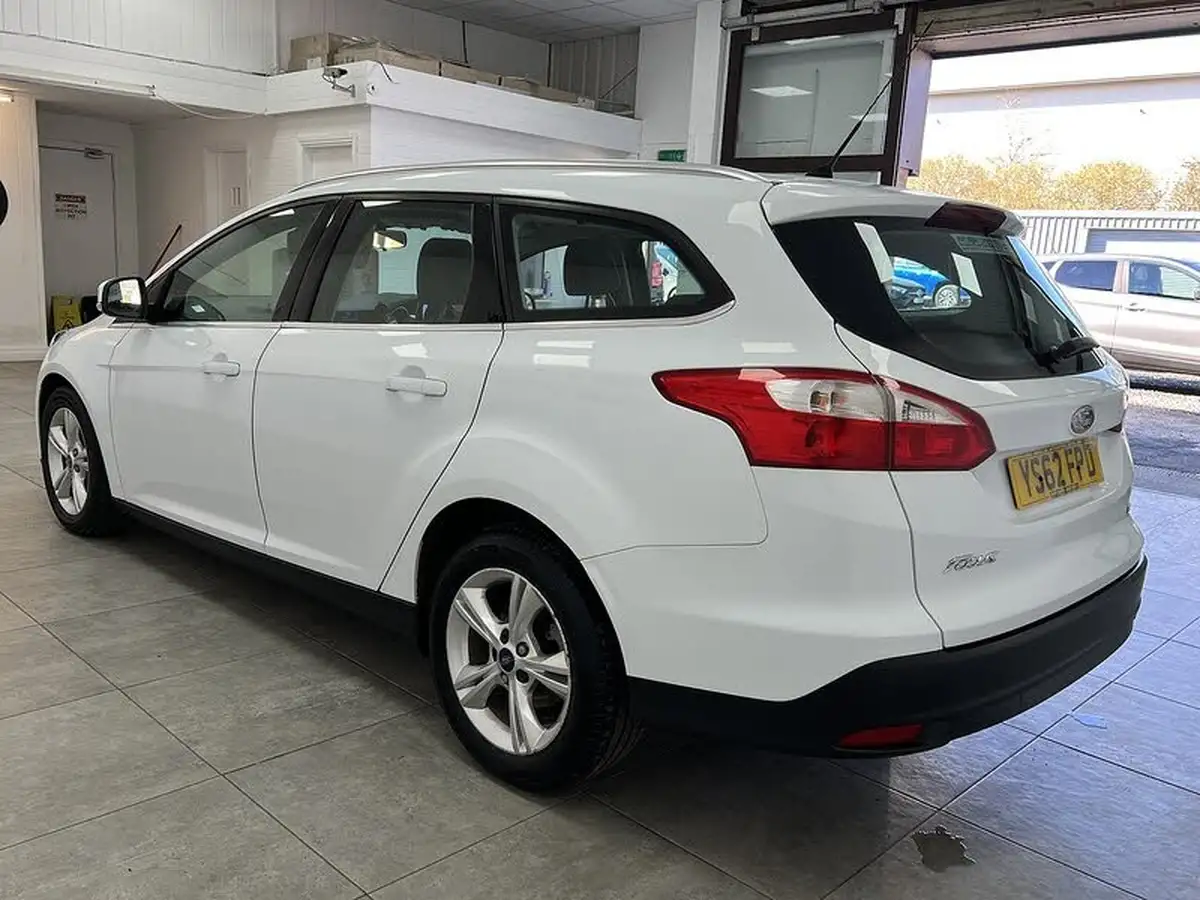 2013-ford-focus-16tdci-zetec-115ps-estate-big-5