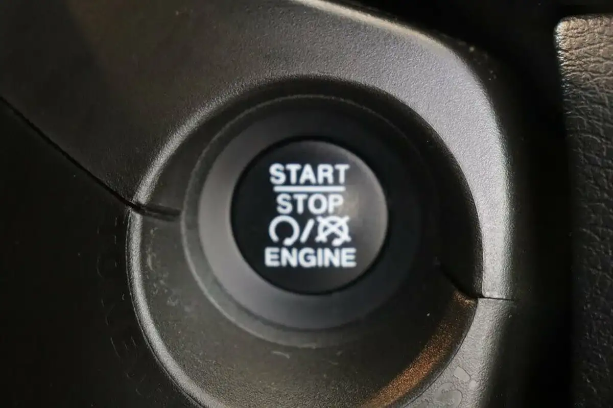 2020-jeep-renegade-10-gse-night-eagle-big-33