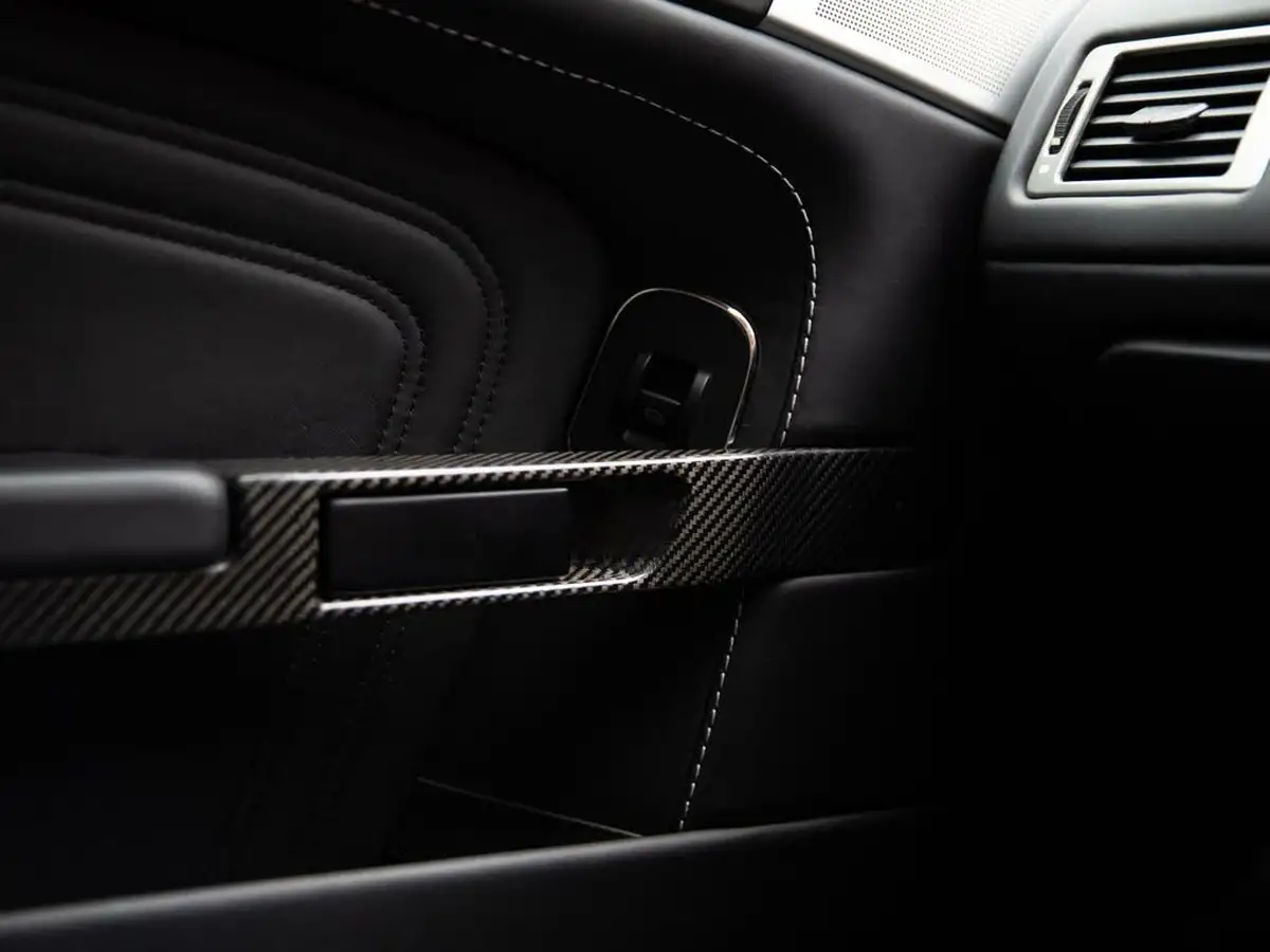 2011-aston-martin-dbs-60-touchtronic-big-30