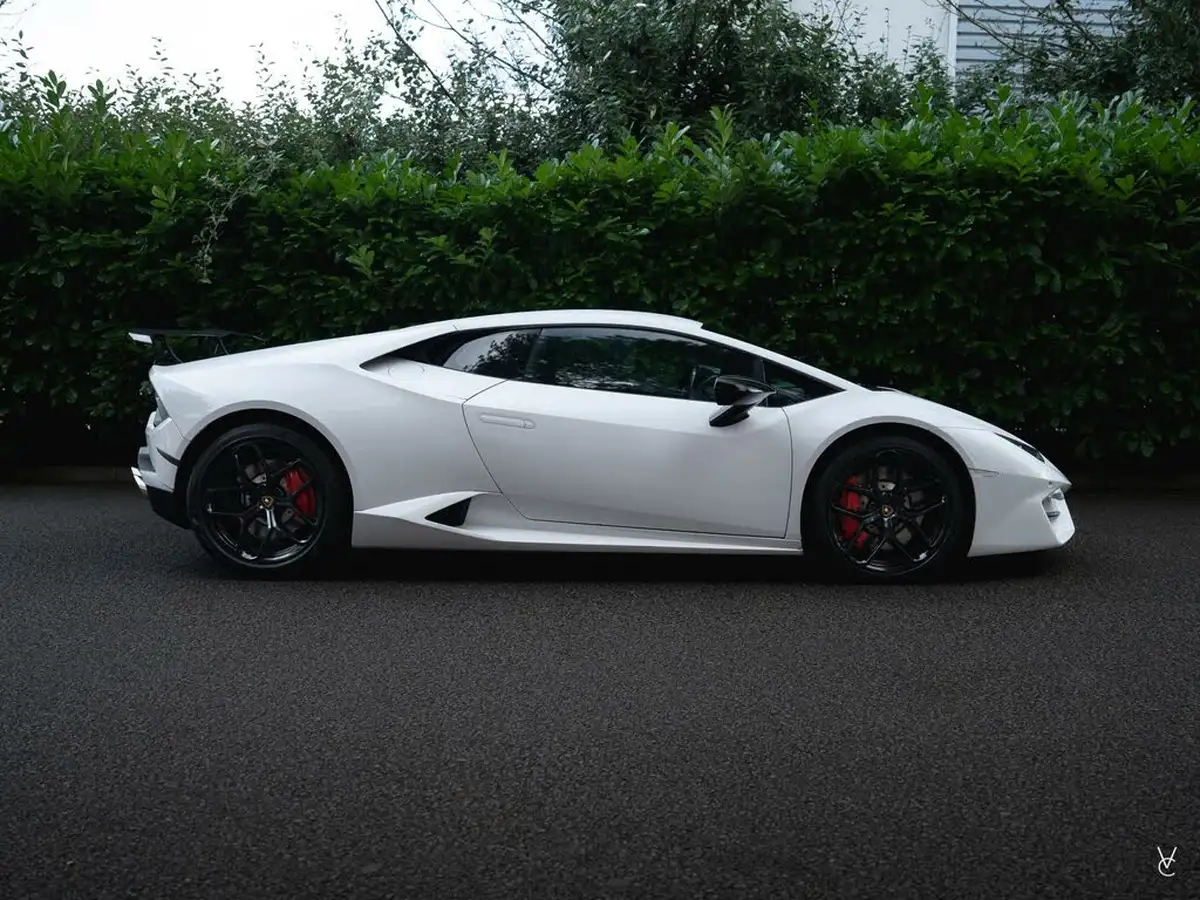 2016-lamborghini-huracan-big-7